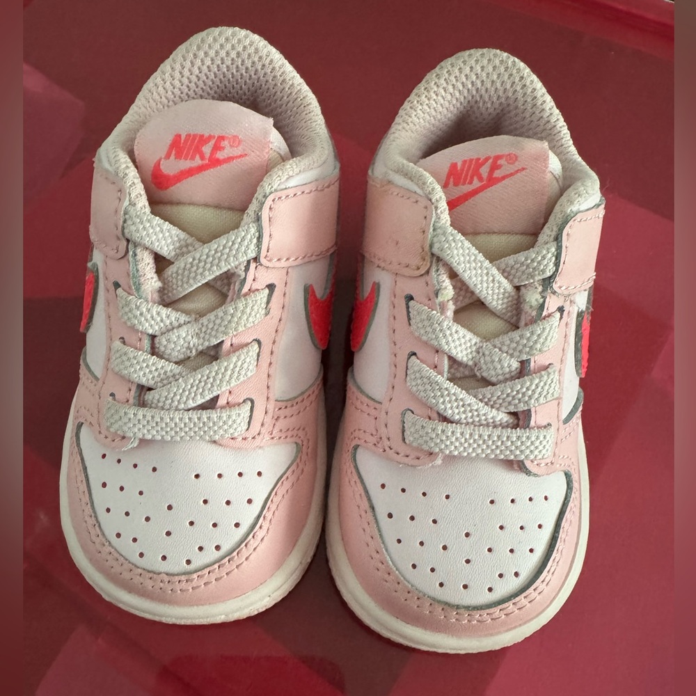 Tri pink dunks